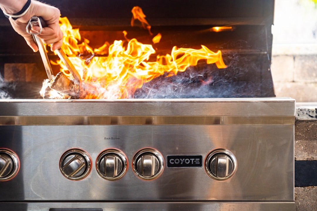 Photo Grilling steaks